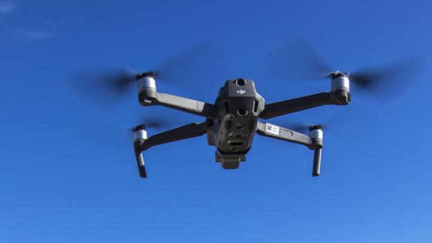 Equipé d’un système de largage, le drone offre la possibilité de lâcher l’hameçon et son appât à des distances inégalées.